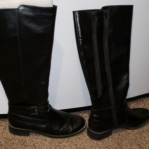 Women's size 11M boots